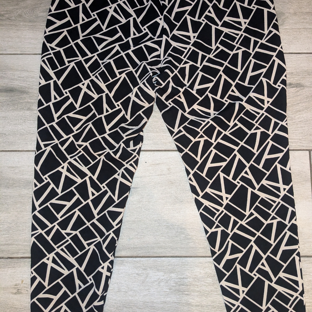 SHEIN Geometric Black and Cream Leggings